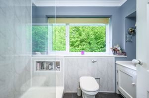 Ensuite- click for photo gallery